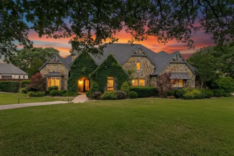 2042 Miracle Point(e) Drive