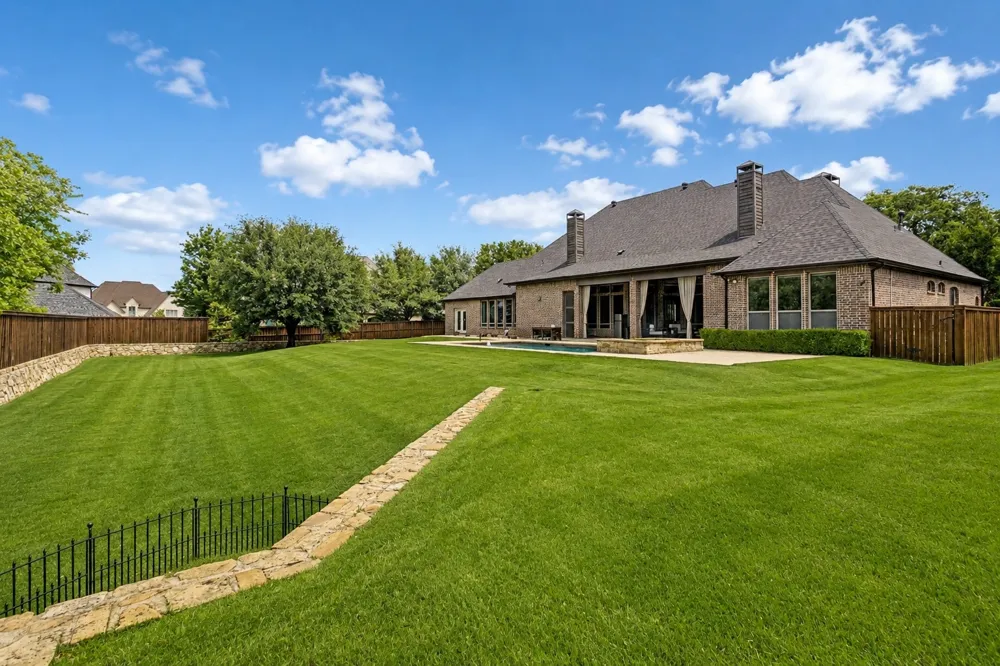 2042 Miracle Point(e) Drive Southlake, TX 76092
