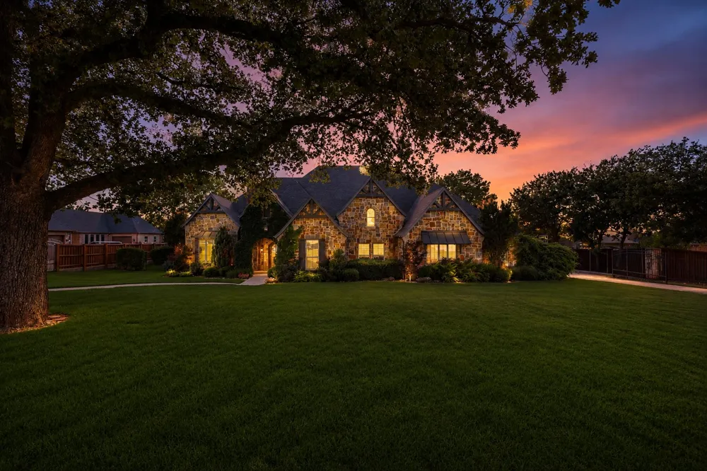 2042 Miracle Point(e) Drive Southlake, TX 76092
