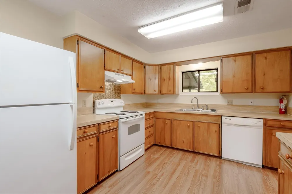 138 Summer Place #B Huntsville, TX 77340