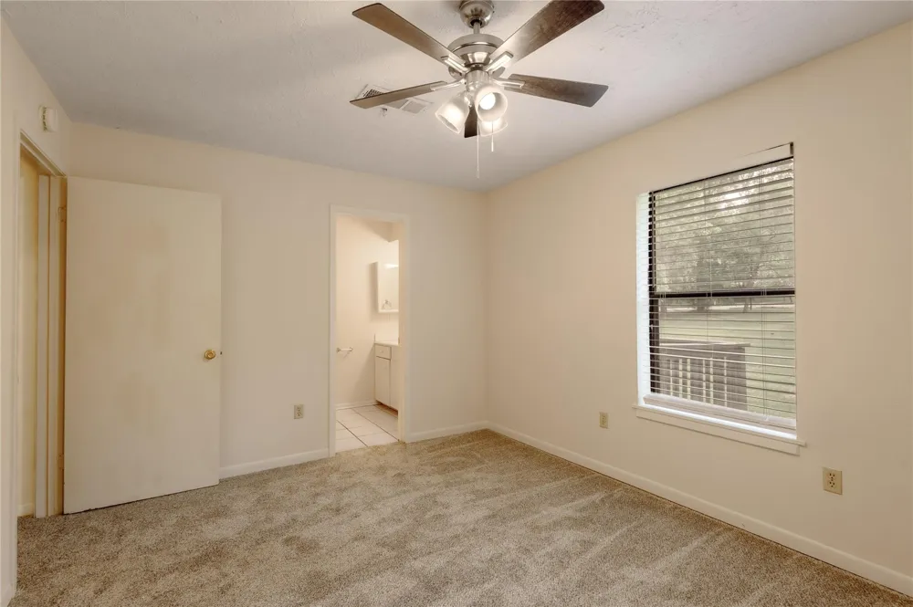 138 Summer Place #B Huntsville, TX 77340