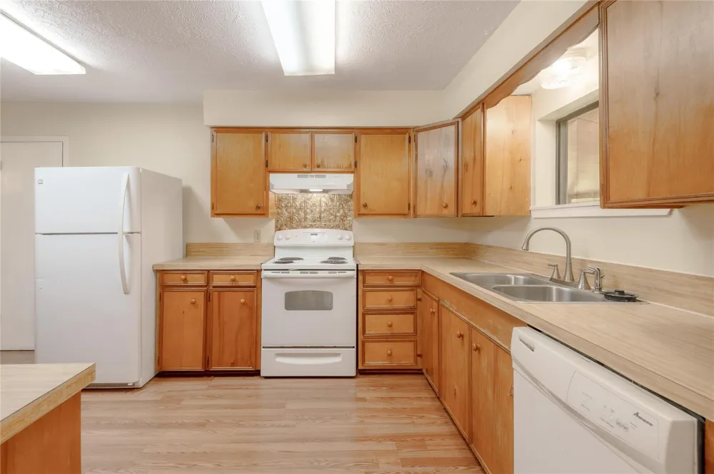 138 Summer Place #B Huntsville, TX 77340