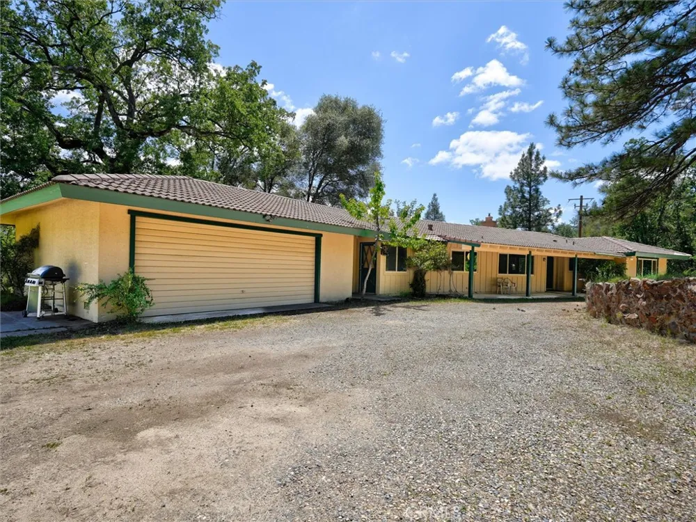 51300 Road 426 Oakhurst, CA 93644