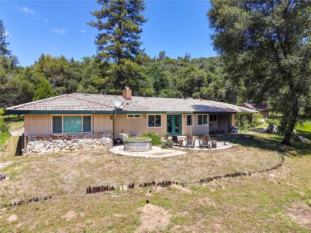 51300 Road 426 Oakhurst, CA 93644