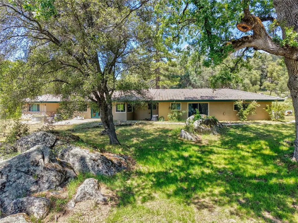 51300 Road 426 Oakhurst, CA 93644