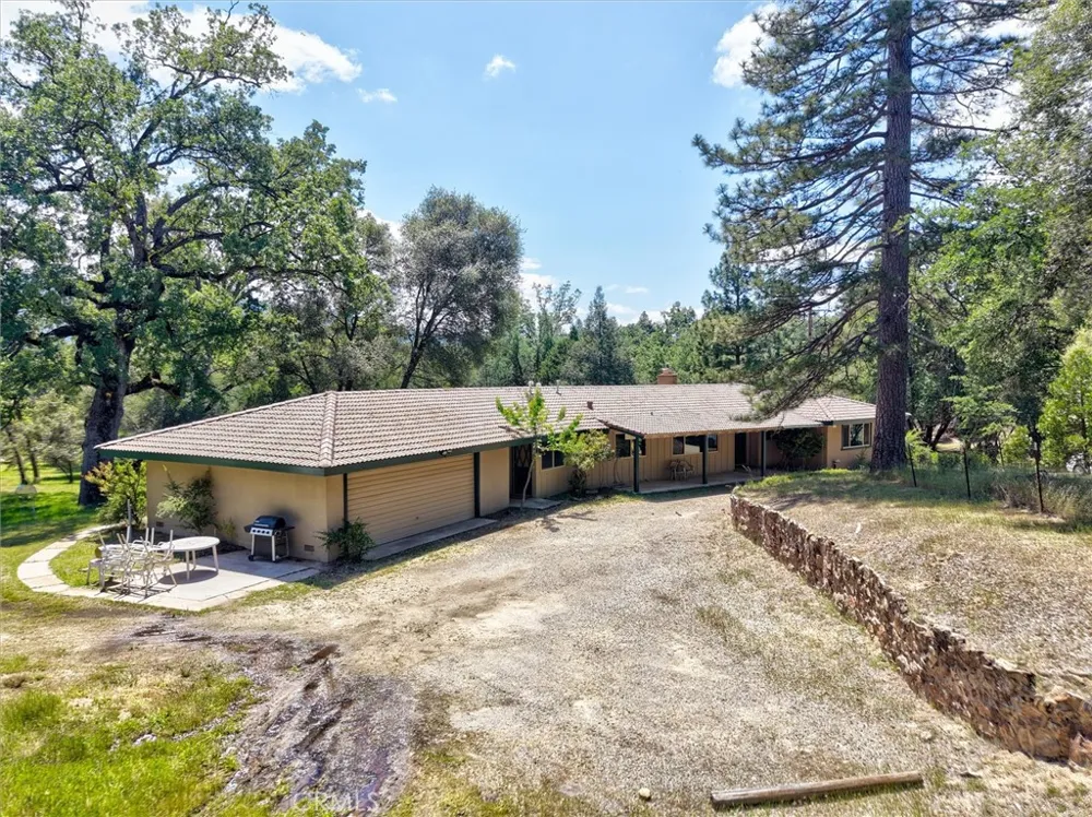 51300 Road 426 Oakhurst, CA 93644