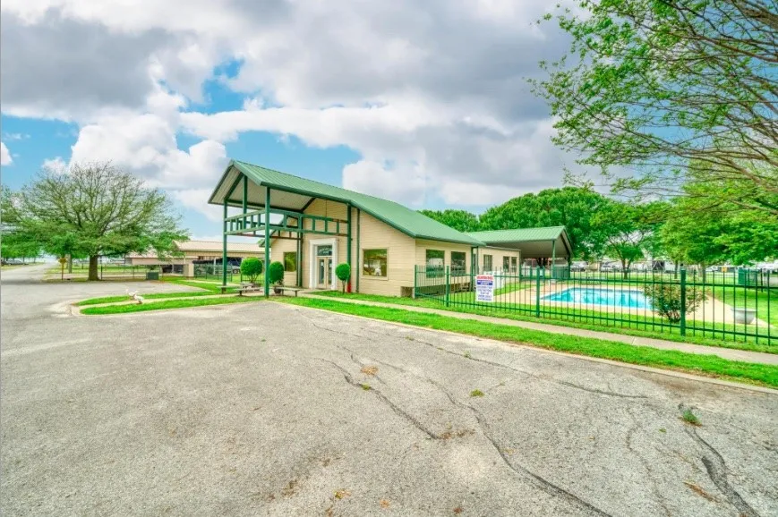 Pelican Isle Drive Kerens, TX 75144