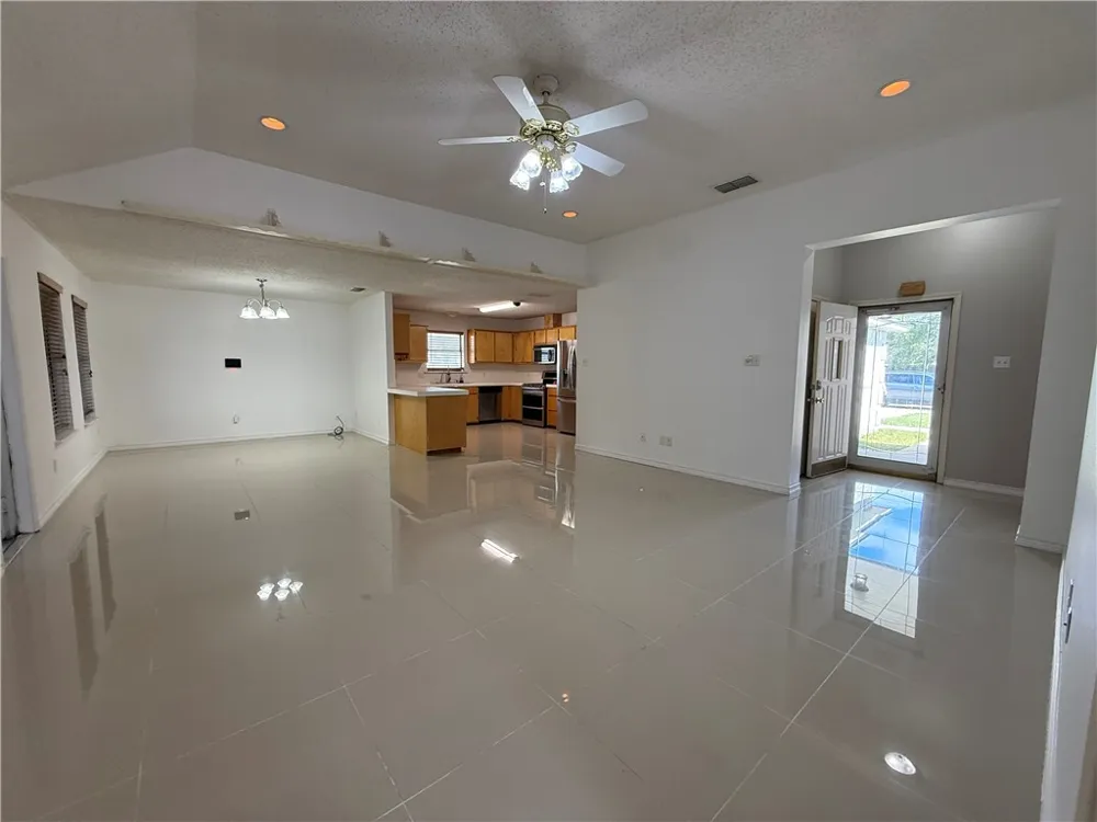 2221 Coronado Drive Ingleside, TX 78362