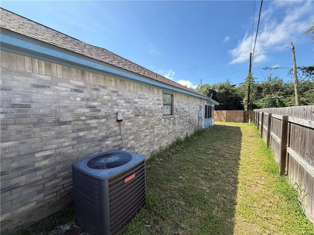 2221 Coronado Drive Ingleside, TX 78362