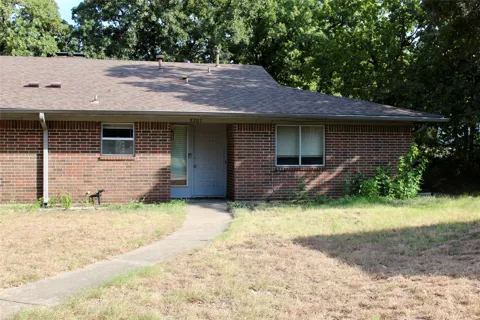 2207 Canterbury Court