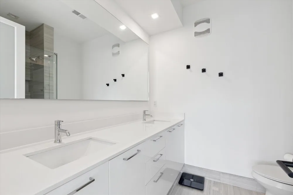 533 E Harrison #3 Royal Oak, MI 48067