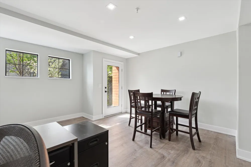 533 E Harrison #3 Royal Oak, MI 48067