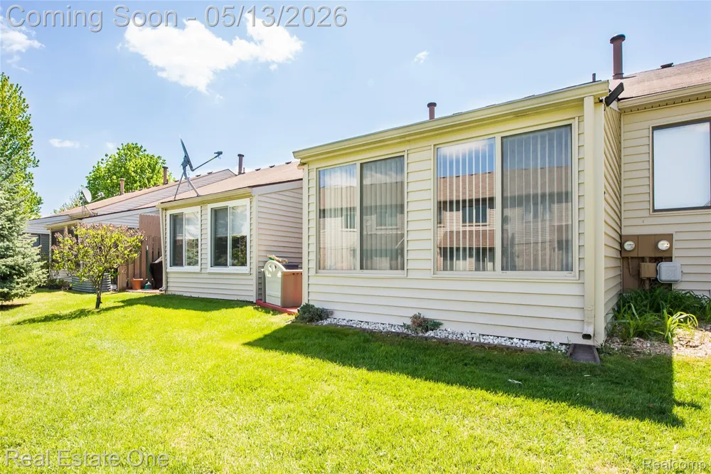 61962 YORKTOWN DRIVE #2 South Lyon City, MI 48178