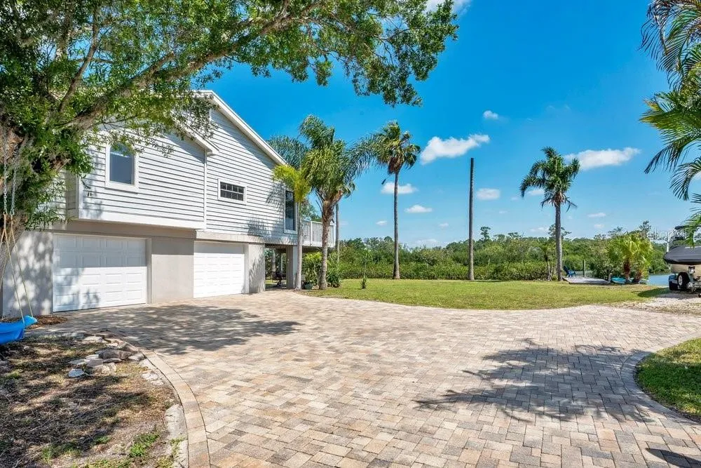 3858 SHORE BOULEVARD Oldsmar, FL 34677