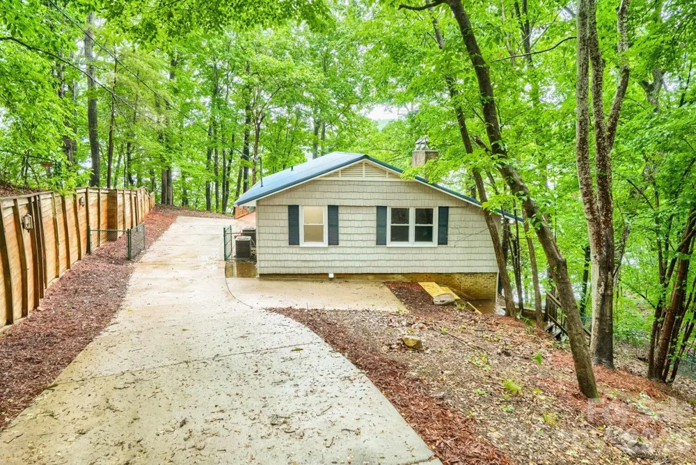 42640 Moonshine Drive New London, NC 28127