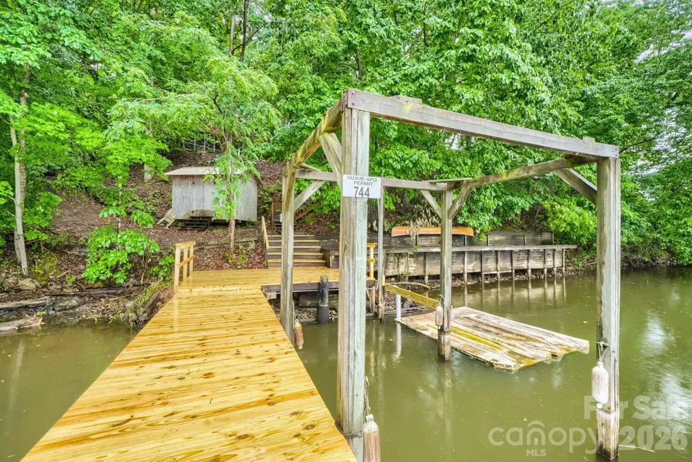 42640 Moonshine Drive New London, NC 28127