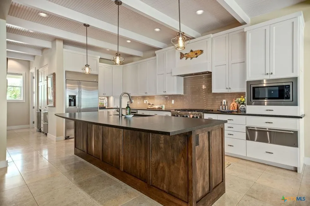 460 Bay Club Drive Seadrift, TX 77983