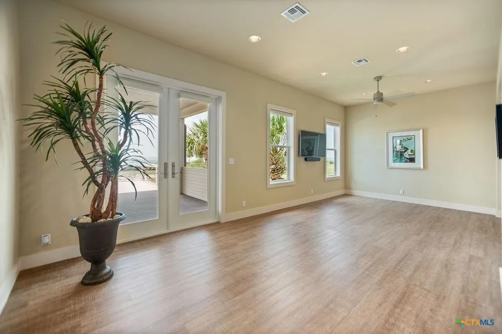 460 Bay Club Drive Seadrift, TX 77983