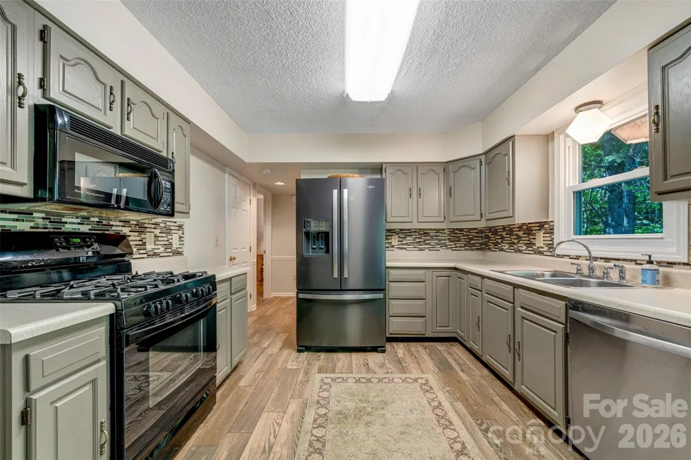 18 Tarragon Place Flat Rock, NC 28731