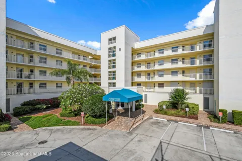 8700 Ridgewood Avenue #204b