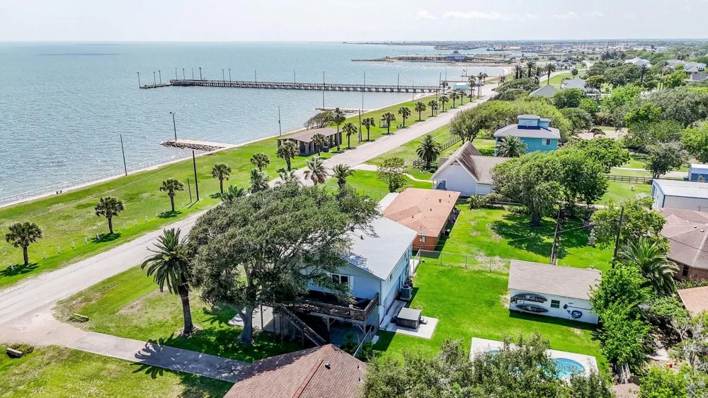 204 S Bay Boulevard Palacios, TX 77465