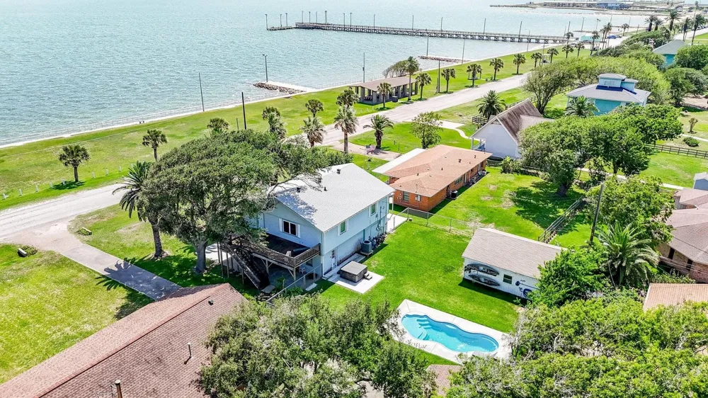 204 S Bay Boulevard Palacios, TX 77465