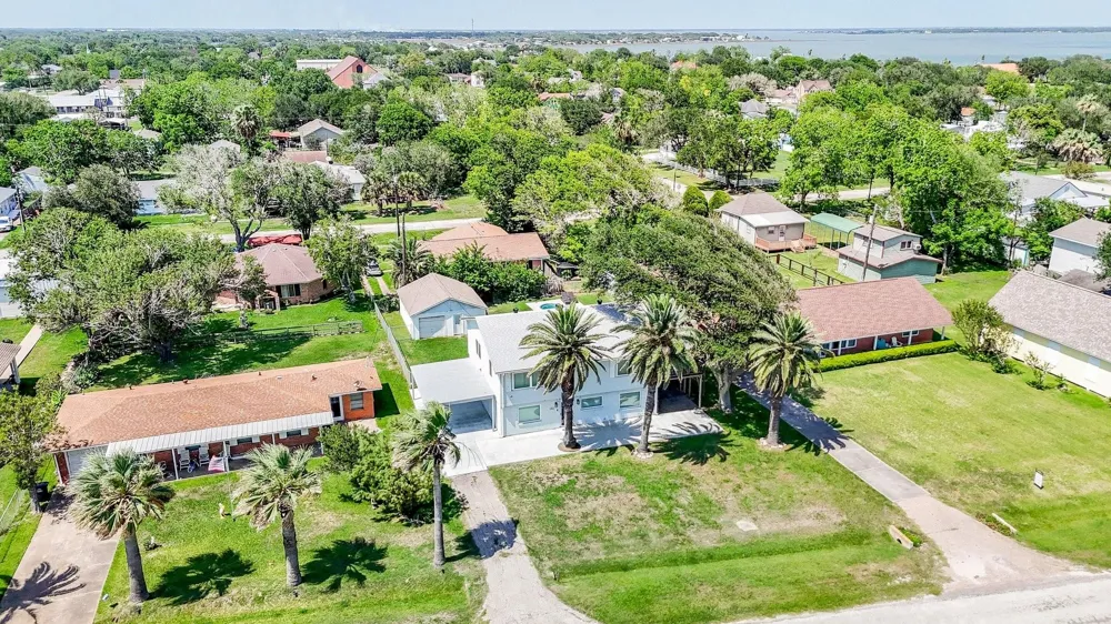 204 S Bay Boulevard Palacios, TX 77465