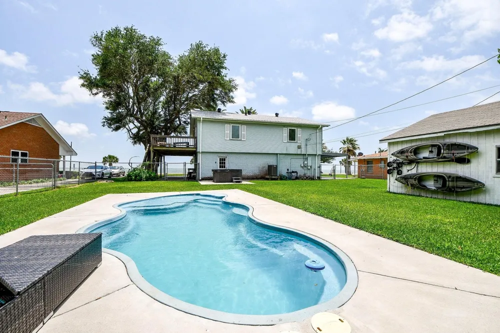204 S Bay Boulevard Palacios, TX 77465