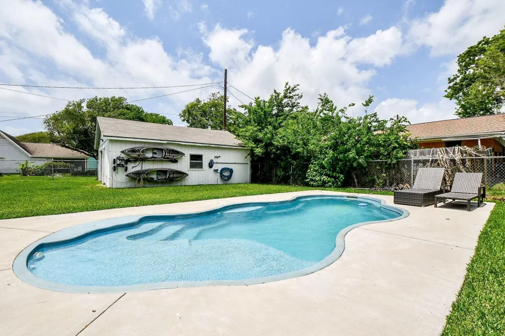 204 S Bay Boulevard Palacios, TX 77465