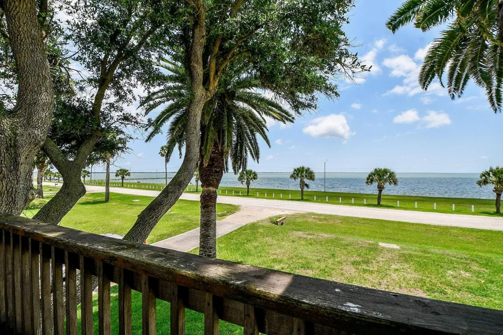 204 S Bay Boulevard Palacios, TX 77465
