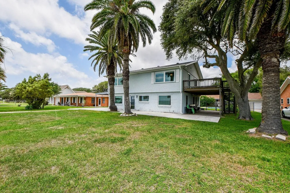 204 S Bay Boulevard Palacios, TX 77465