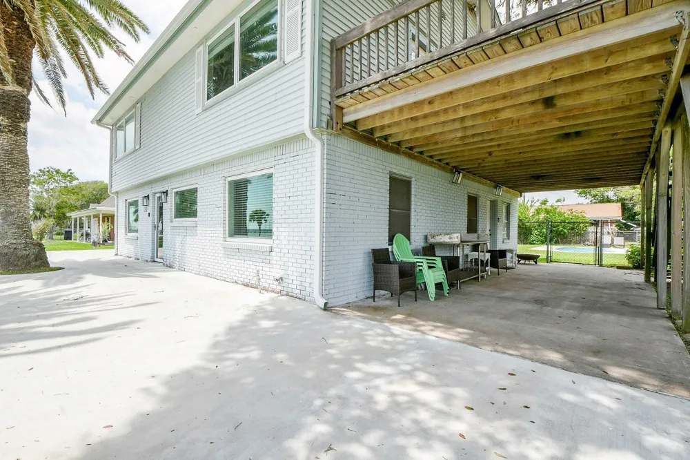 204 S Bay Boulevard Palacios, TX 77465