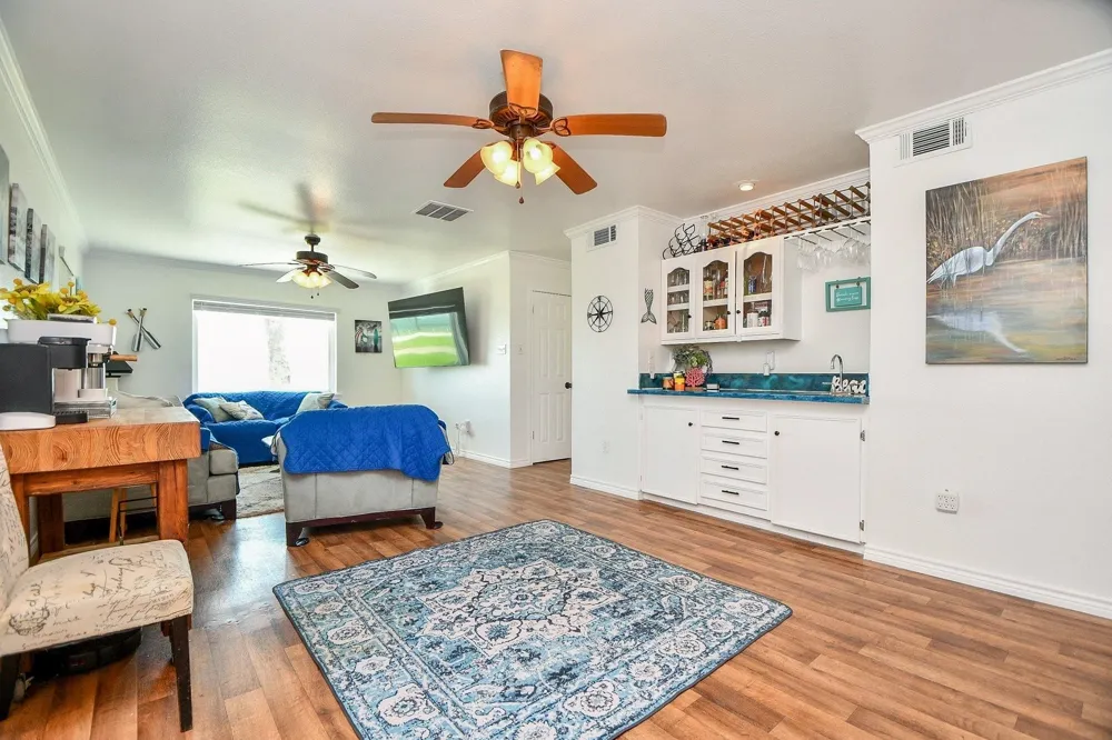 204 S Bay Boulevard Palacios, TX 77465