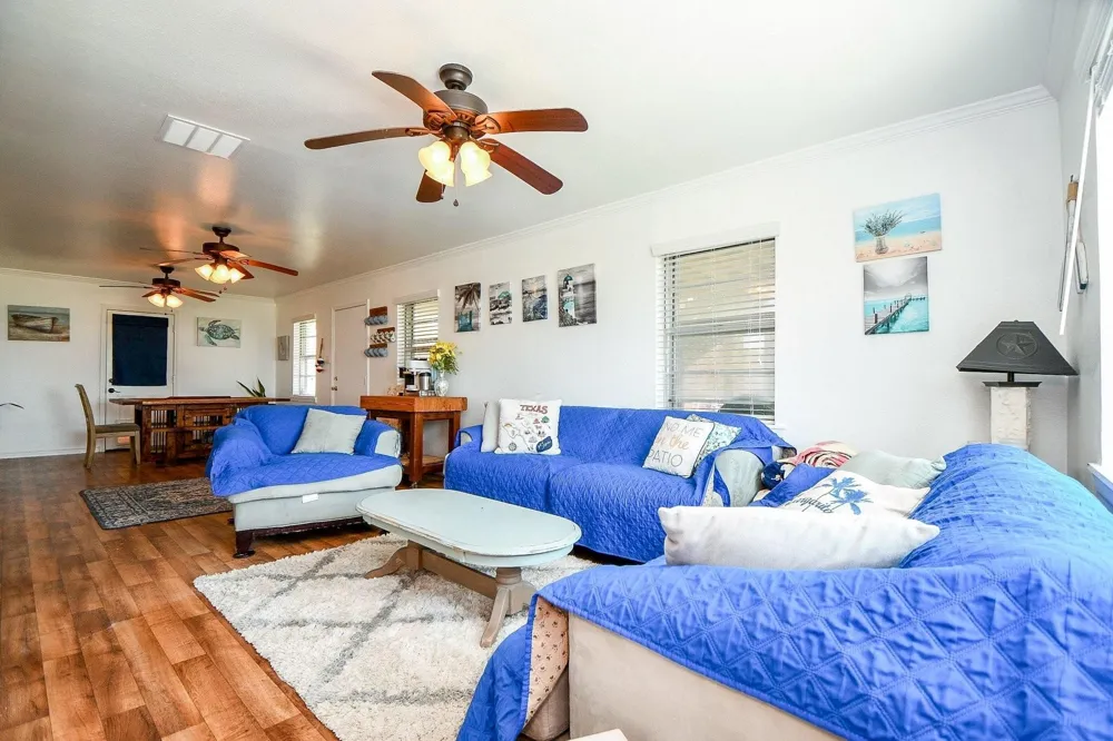 204 S Bay Boulevard Palacios, TX 77465