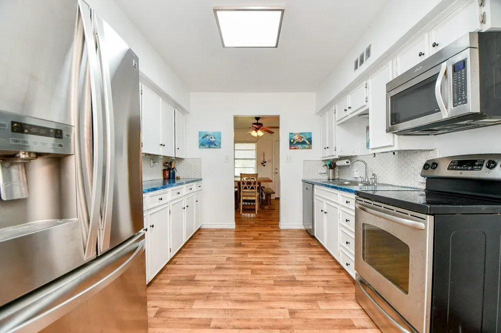 204 S Bay Boulevard Palacios, TX 77465