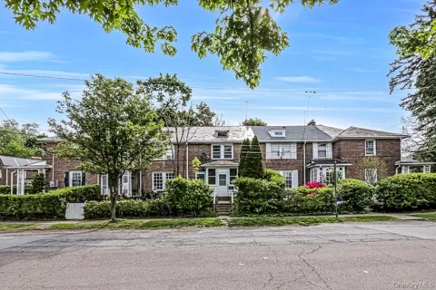 6 Bush Avenue