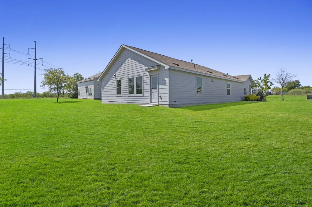 13216 Eastland Drive Mustang Ridge, TX 78610