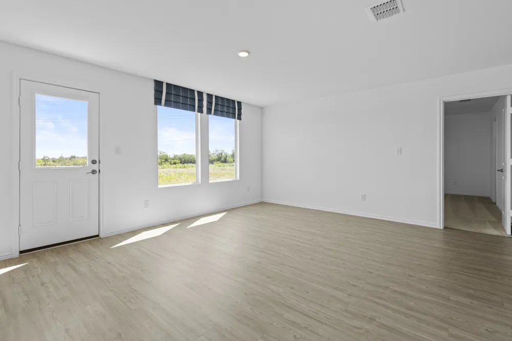 13216 Eastland Drive Mustang Ridge, TX 78610