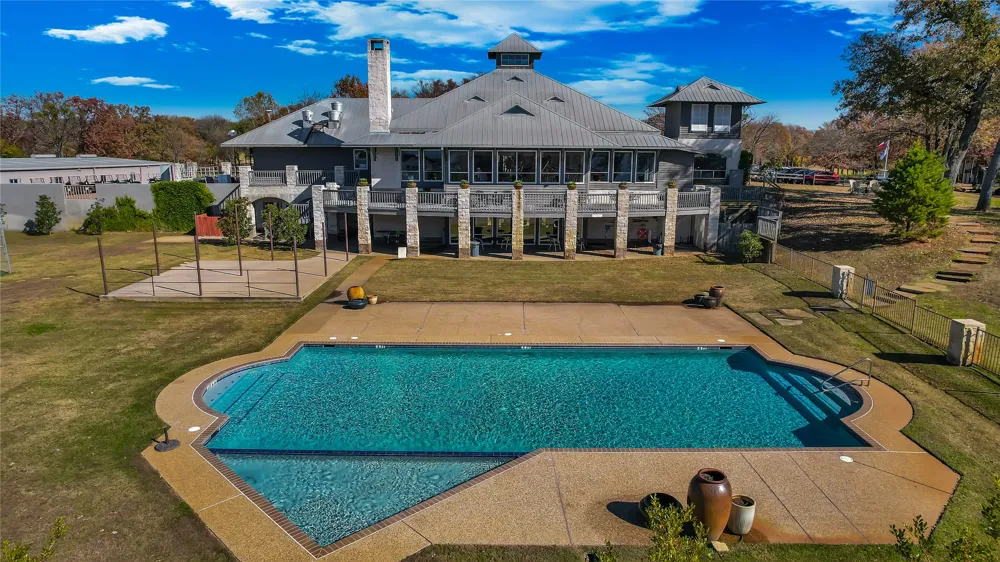 221 Colonial Drive Mabank, TX 75156