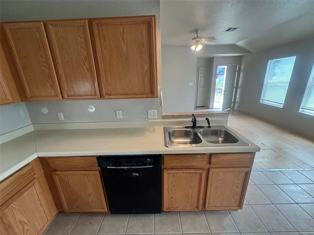 4411 TERRA SUMMIT RD ROAD San Antonio, TX 78233