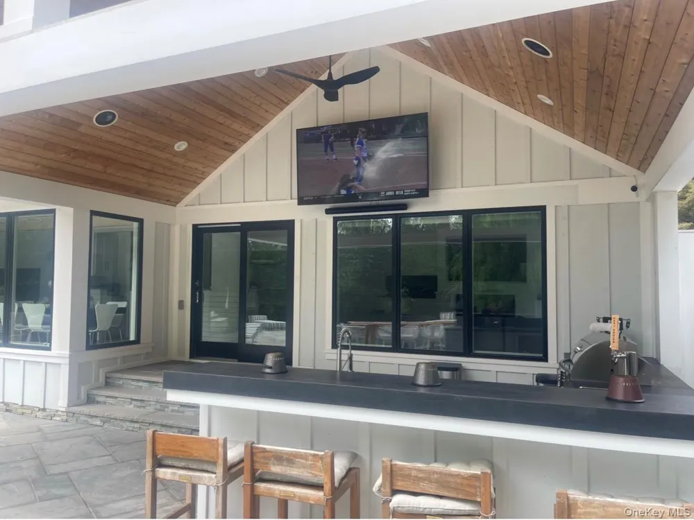 263 Ferry Road Sag Harbor, NY 11963