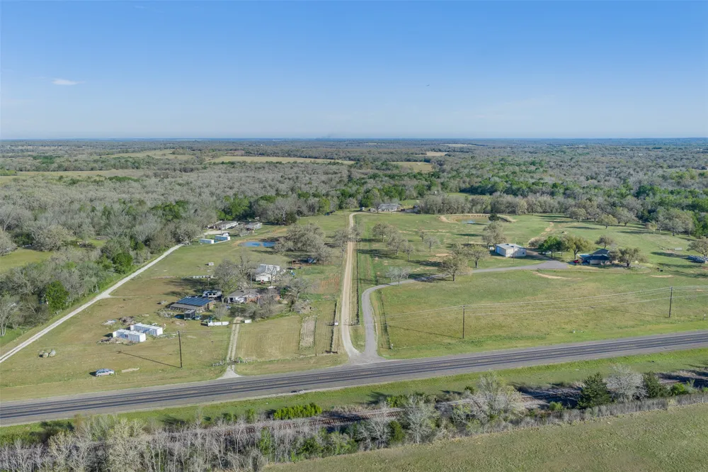2313 E Us Highway 79 Rockdale, TX 76567
