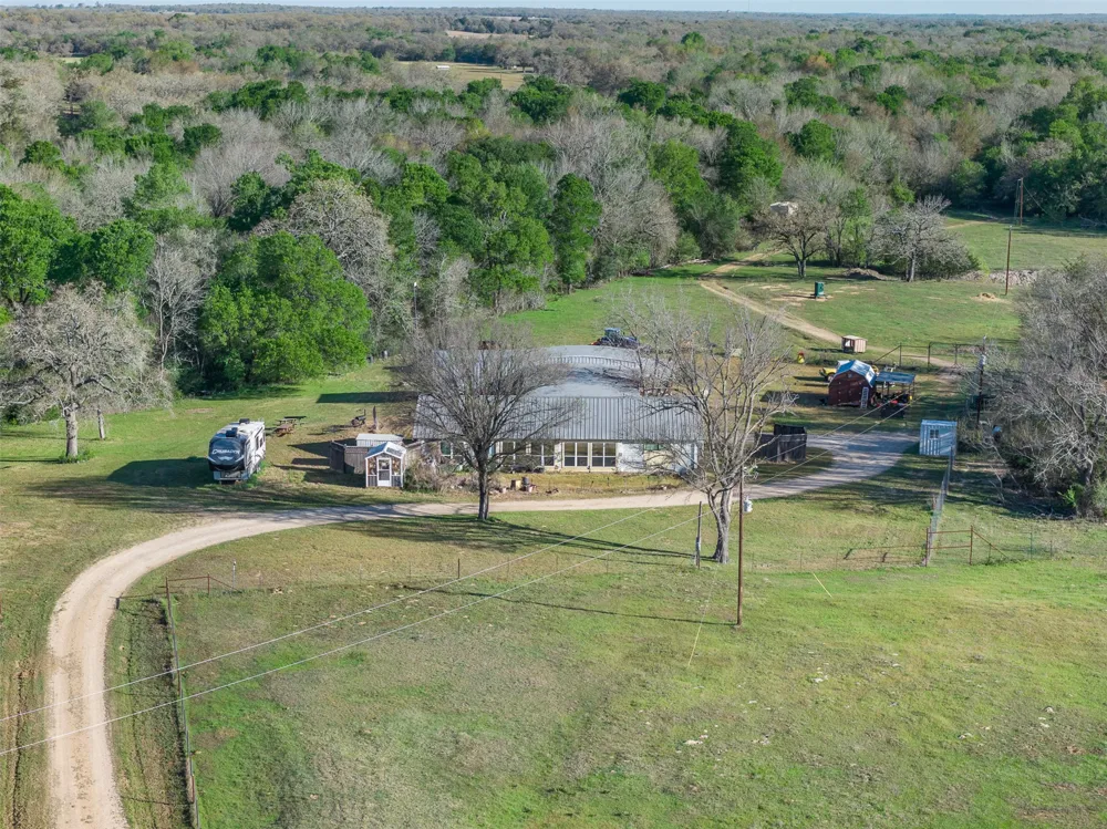 2313 E Us Highway 79 Rockdale, TX 76567