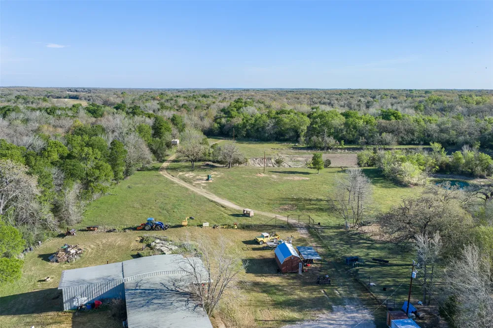 2313 E Us Highway 79 Rockdale, TX 76567