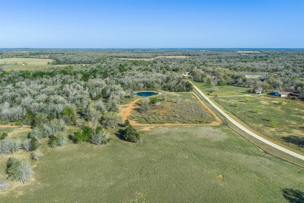 2313 E Us Highway 79 Rockdale, TX 76567