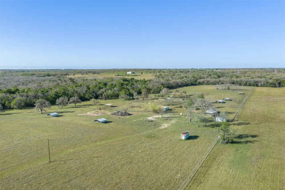 2313 E Us Highway 79 Rockdale, TX 76567