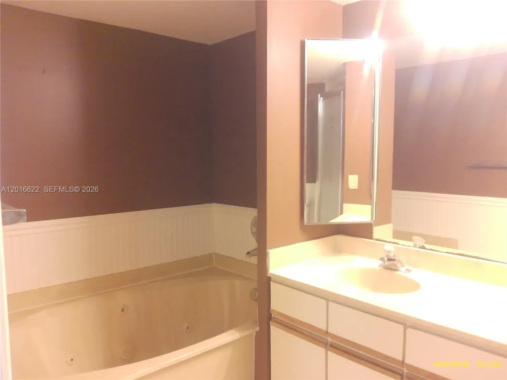 8172 S Coral Circle North Lauderdale, FL 33068