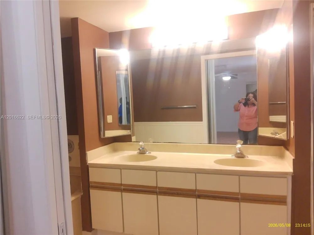 8172 S Coral Circle North Lauderdale, FL 33068