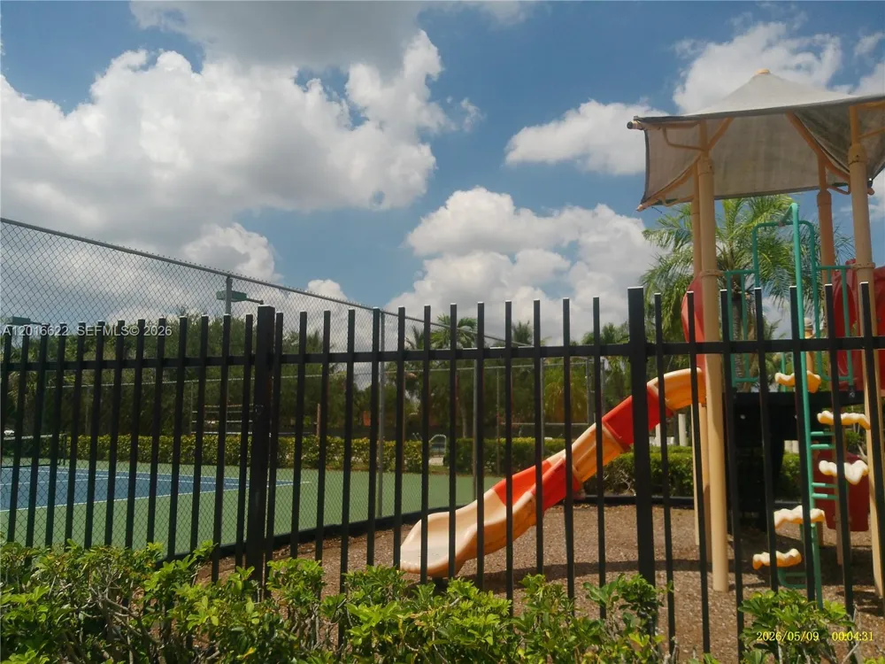 8172 S Coral Circle North Lauderdale, FL 33068