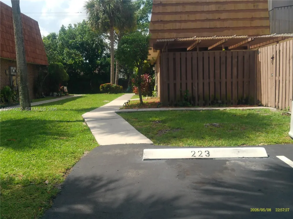8172 S Coral Circle North Lauderdale, FL 33068